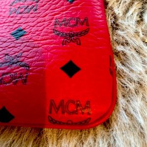 Perfect for storing your valuables!  4 x 11 x 8.5 racetrack, drop 7 inche